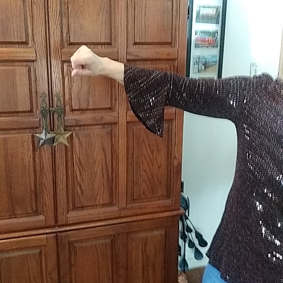 Woman's sparkly top - Picture 2 of 3